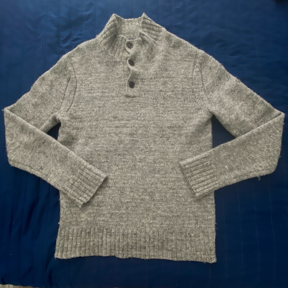 Men’s Large Grey Gap Turtleneck Sweater with 3 Buttons